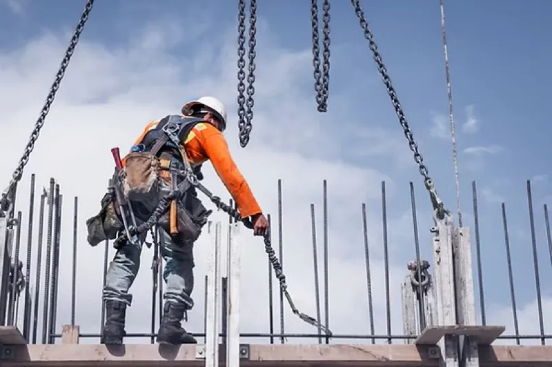 Professional Steel Installation Team